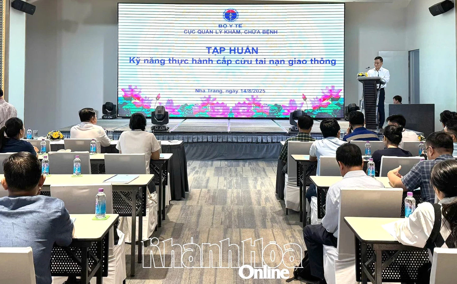 Phó Cục trưởng Cục Quản lý Khám, chữa bệnh Vương Ánh Dương phát biểu tại lớp tập huấn.