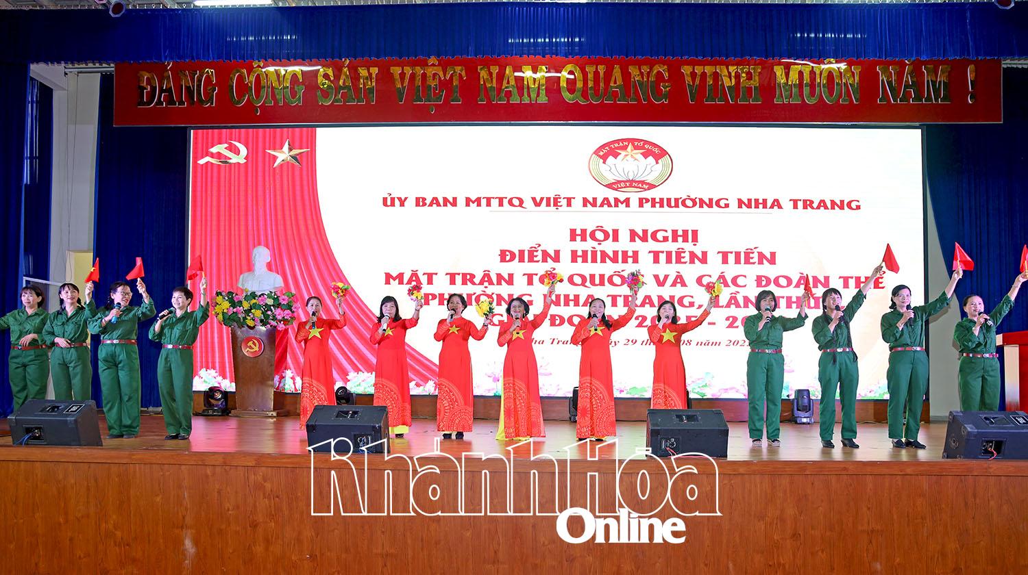 Một tiết mục văn nghệ chào mừng hội nghị.
