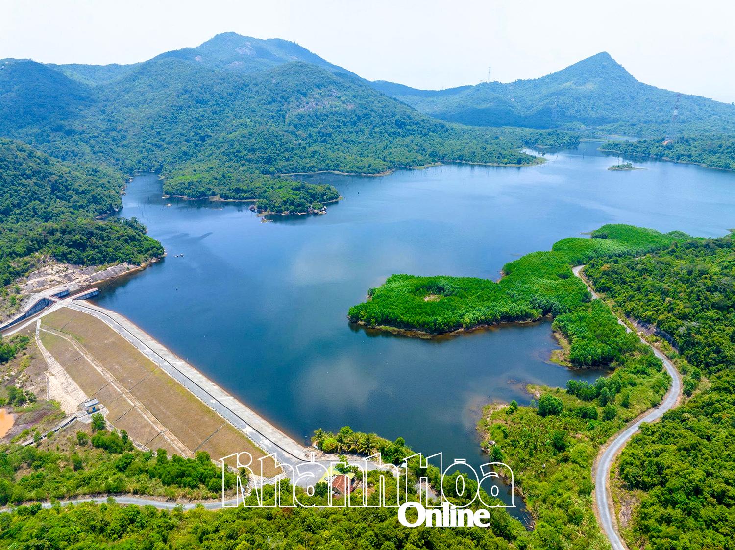 Hồ chứa nước Tiên Du.