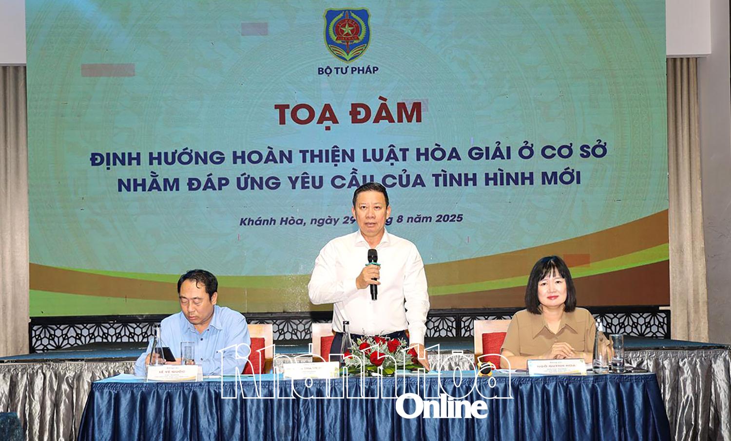 Thứ trưởng Bộ Tư pháp Nguyễn Thanh Ngọc phát biểu tại buổi tọa đàm.