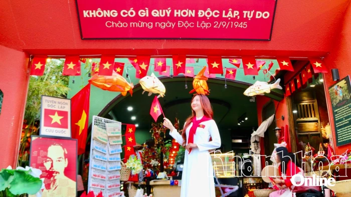 Giới trẻ hào hứng check-in mừng Quốc khánh 2-9