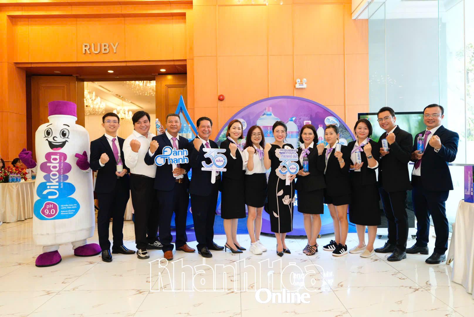 Lãnh đạo VIKODA và các thành viên công ty tham gia hội thảo.