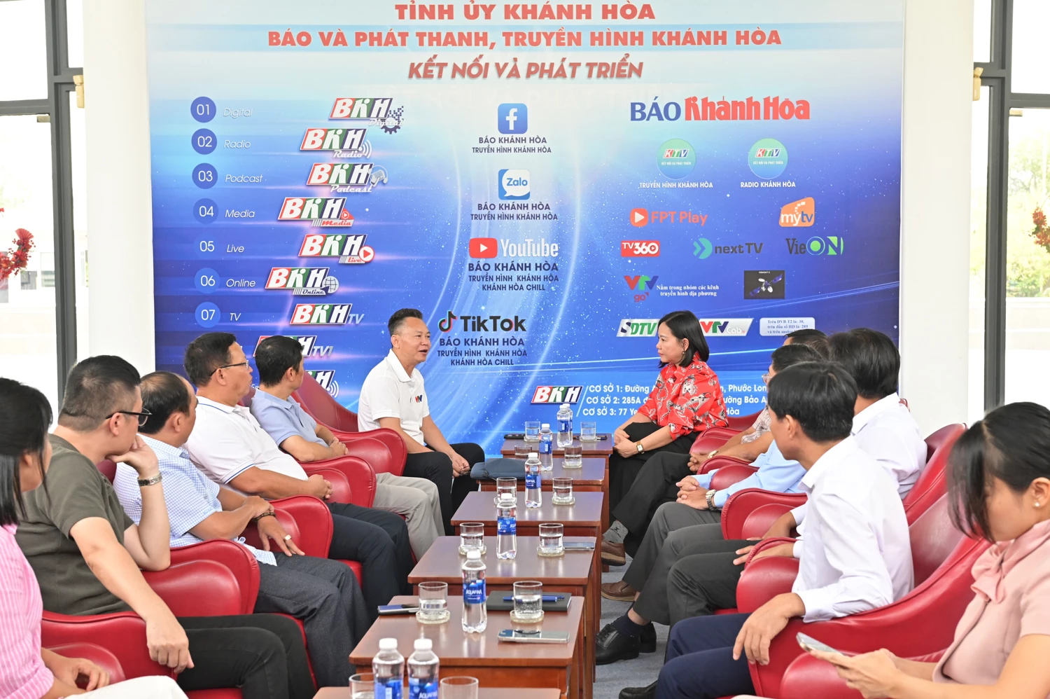 Đoàn công tác của VTV8 làm việc với lãnh đạo Báo và Phát thanh, Truyền hình Khánh Hòa.