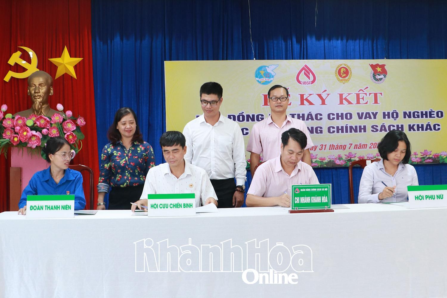Ngân hàng Chính sách xã hội tỉnh ký kết hợp đồng ủy thác cho vay hộ nghèo và các đối tượng chính sách khác với các tổ chức chính trị - xã hội.