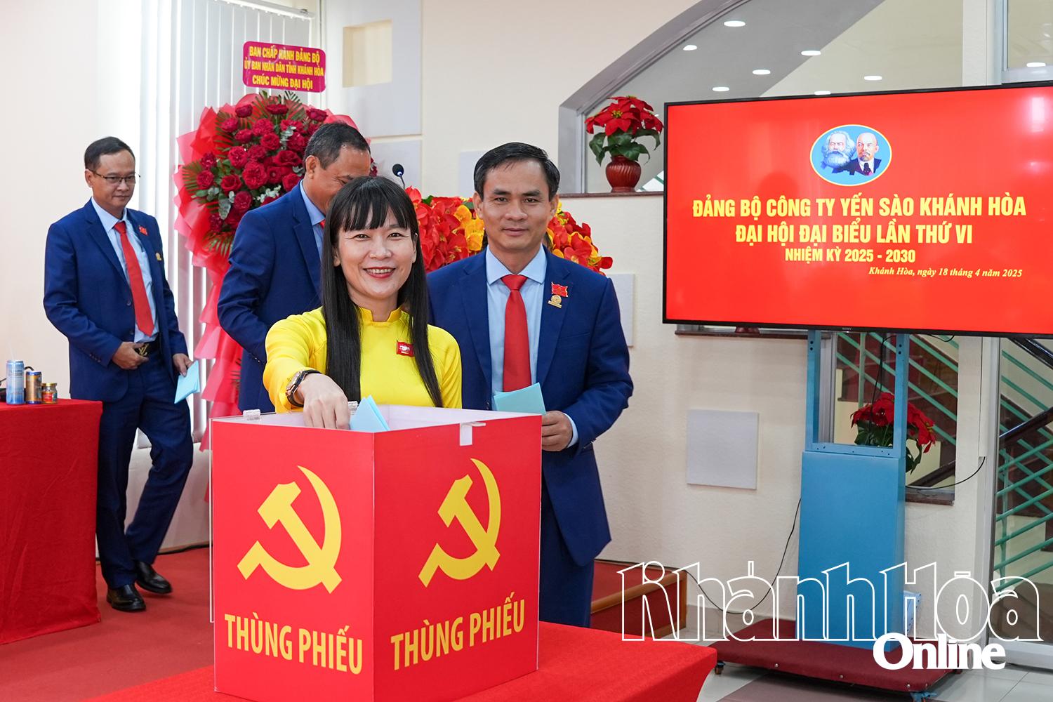 Đại biểu bầu Ban Chấp hành Đảng bộ Công ty Yến sào Khánh Hòa nhiệm kỳ 2025 - 2030.