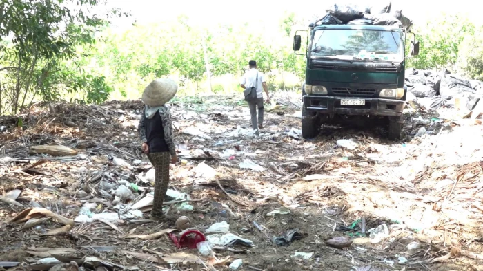 Phát hiện hành vi đổ chất thải trái phép gây ô nhiễm môi trường ở xã Cam Lâm