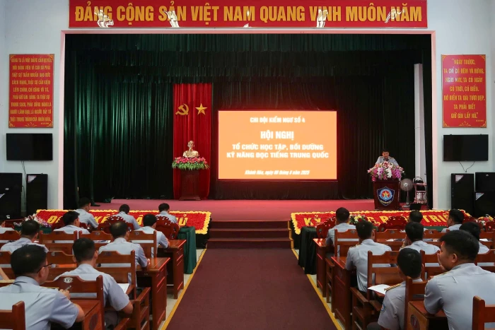 Nâng cao kiến thức ngoại ngữ cho cán bộ, nhân viên Chi đội Kiểm ngư số 4