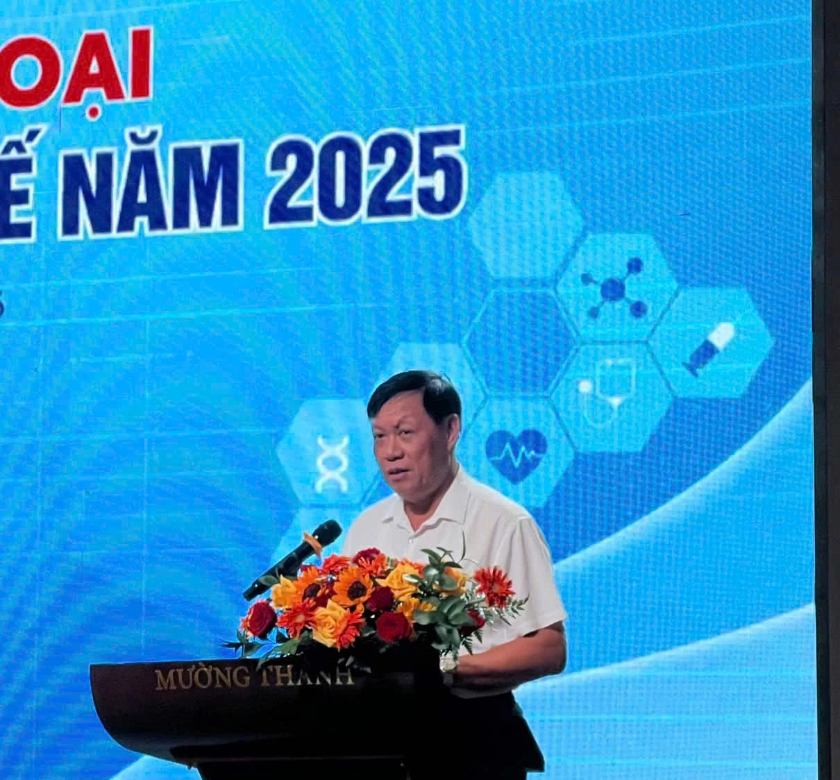 Thứ trưởng Thường trực Bộ Y tế Đỗ Xuân Tuyên phát biểu tại hội nghị