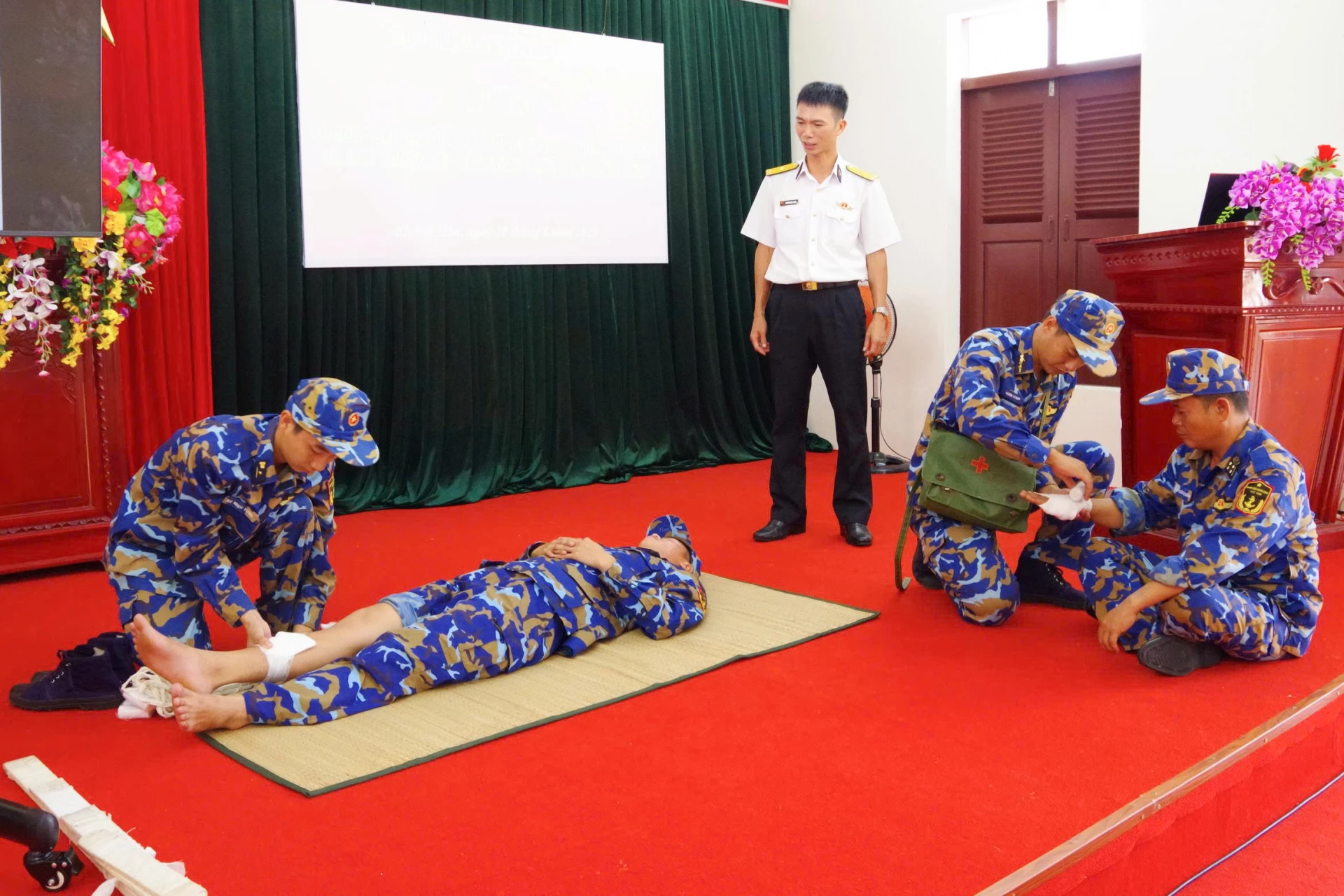 Phần thi thực hành 5 kỹ thuật cấp cứu và chuyển thương hỏa tuyến.