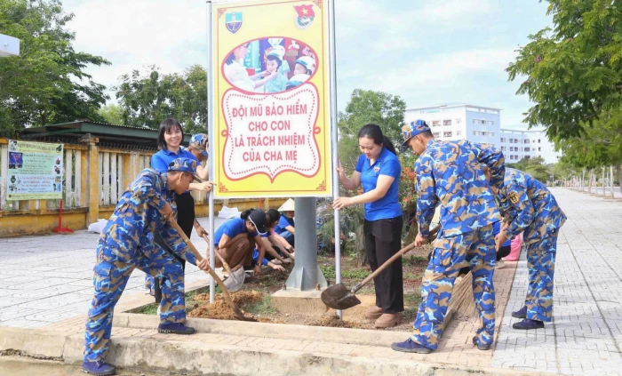 Tuổi trẻ Vùng 4 Hải quân sôi nổi hoạt động “Ngày thứ Bảy tình nguyện”
