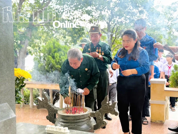 Dâng hương tưởng niệm các anh hùng, liệt sĩ Tàu C235