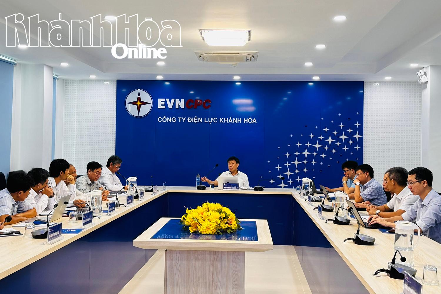 Đoàn công tác Tổng Công ty Điện lực miền Trung làm việc với Công ty Điện lực Khánh Hòa.