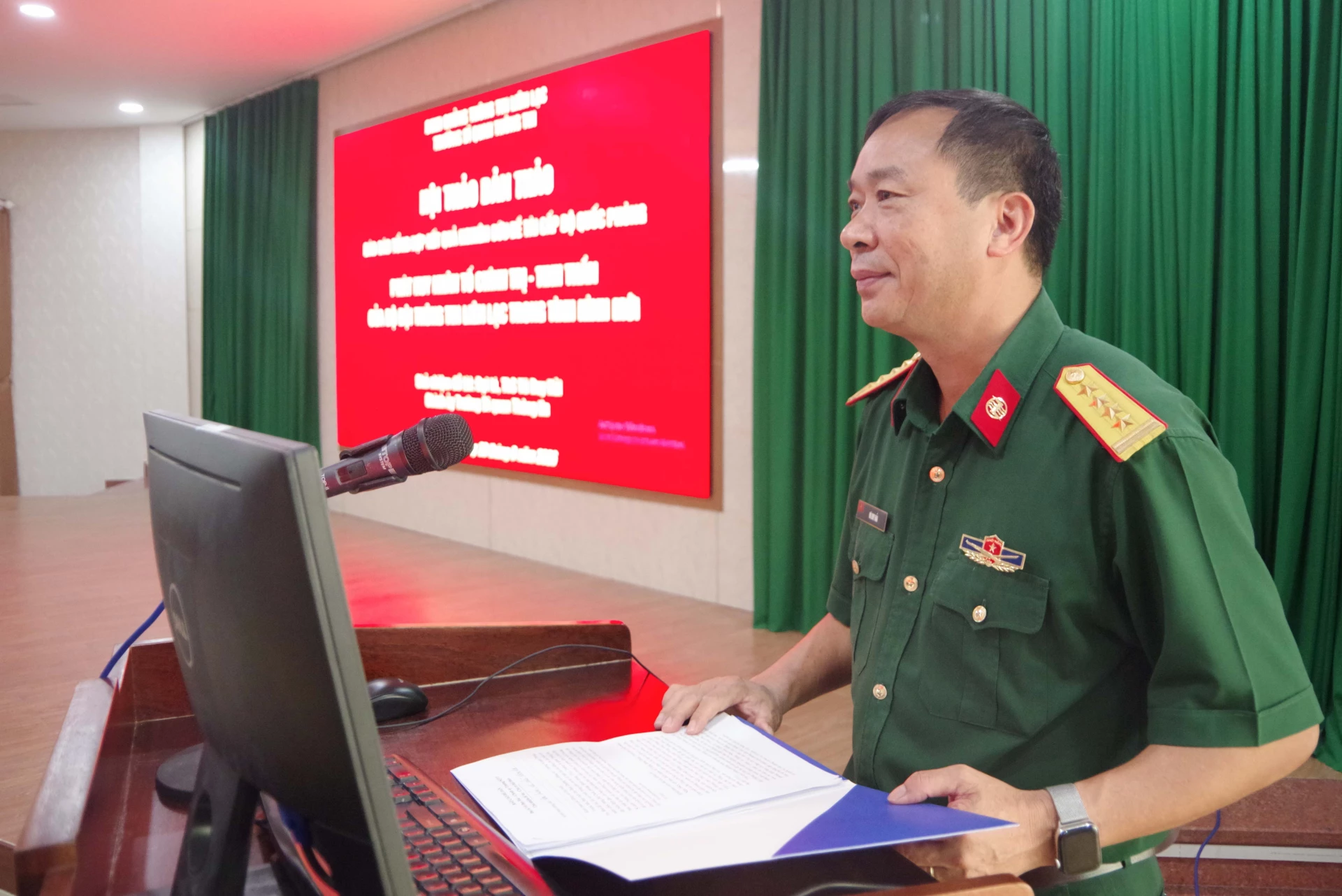 Đại tá, ThS Vũ Duy Hải chủ trì hội thảo.
