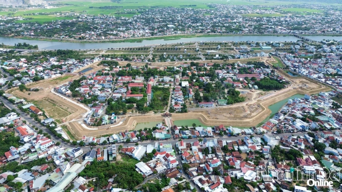 Trên công trường tu bổ, tôn tạo di tích quốc gia Thành cổ Diên Khánh