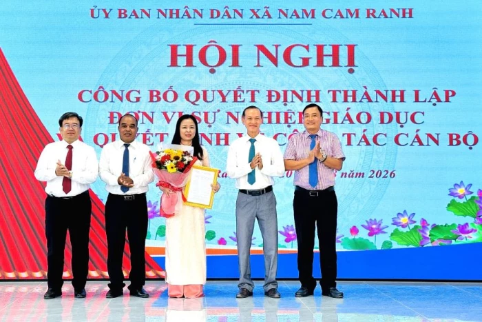 Xã Nam Cam Ranh công bố quyết định thành lập các trường học và công tác cán bộ