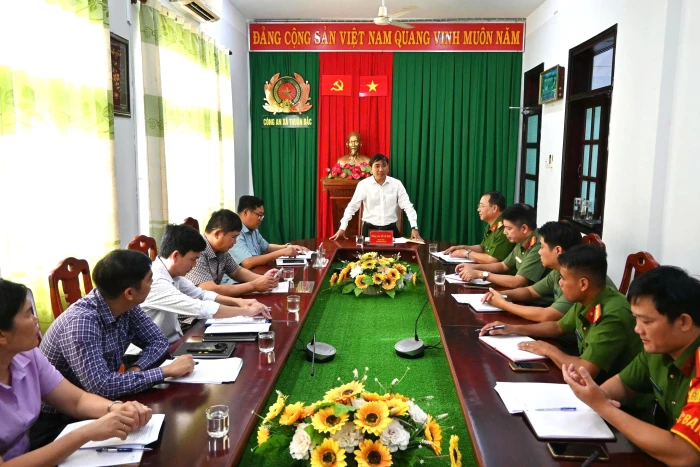 Đảng ủy xã Thuận Bắc làm việc với Công an xã về triển khai nhiệm vụ trọng tâm