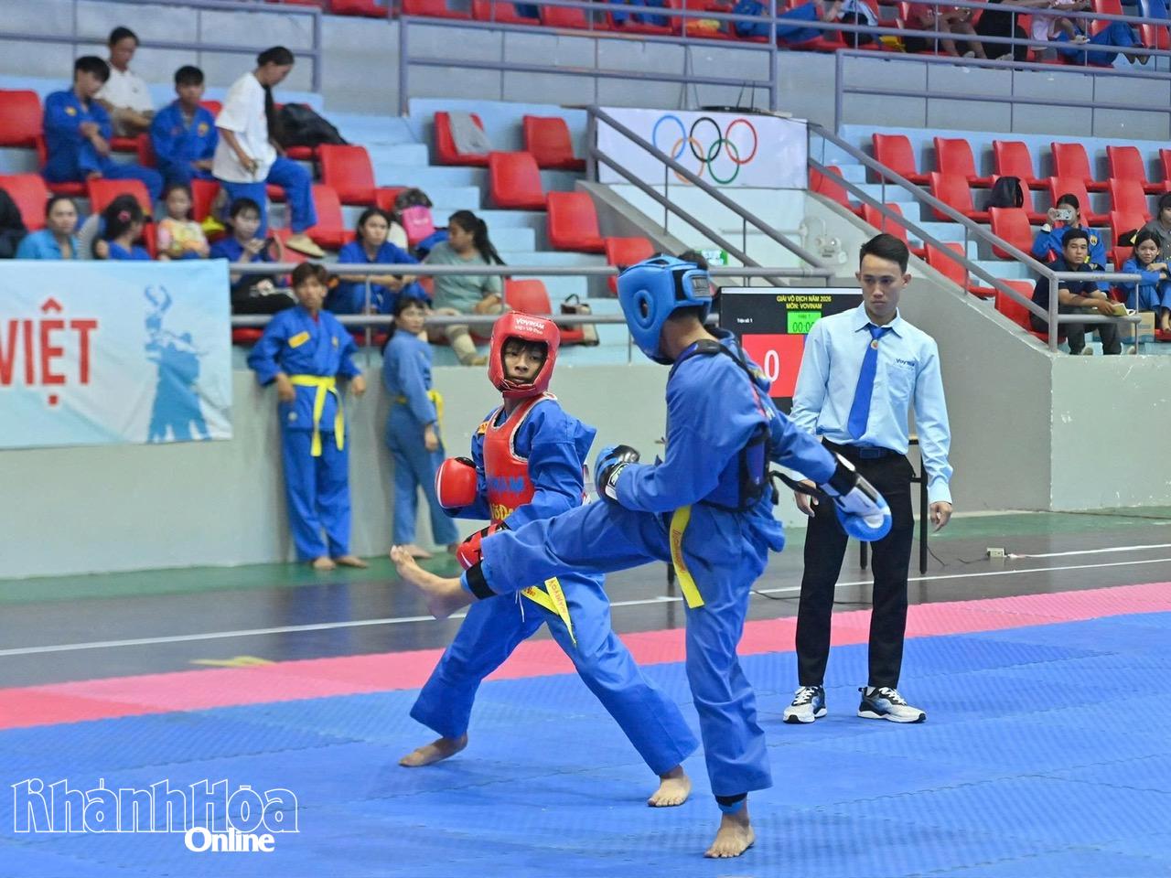 Thi đấu Vovinam các nhóm tuổi trong khuôn khổ đại hội.