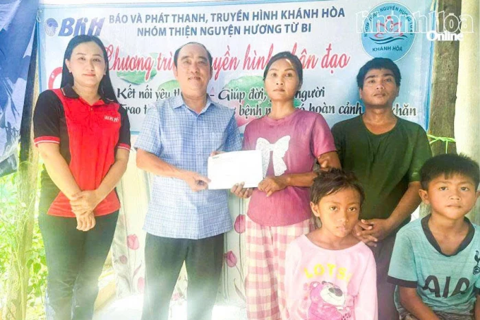 Báo và Phát thanh, Truyền hình Khánh Hòa phối hợp trao 40 triệu đồng hỗ trợ bệnh nhân bị suy thận ở xã Nam Ninh Hòa