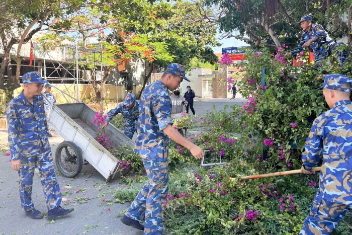 Trung tâm Bảo đảm Kỹ thuật 719 hỗ trợ Trường THPT Ngô Gia Tự chuẩn bị năm học mới