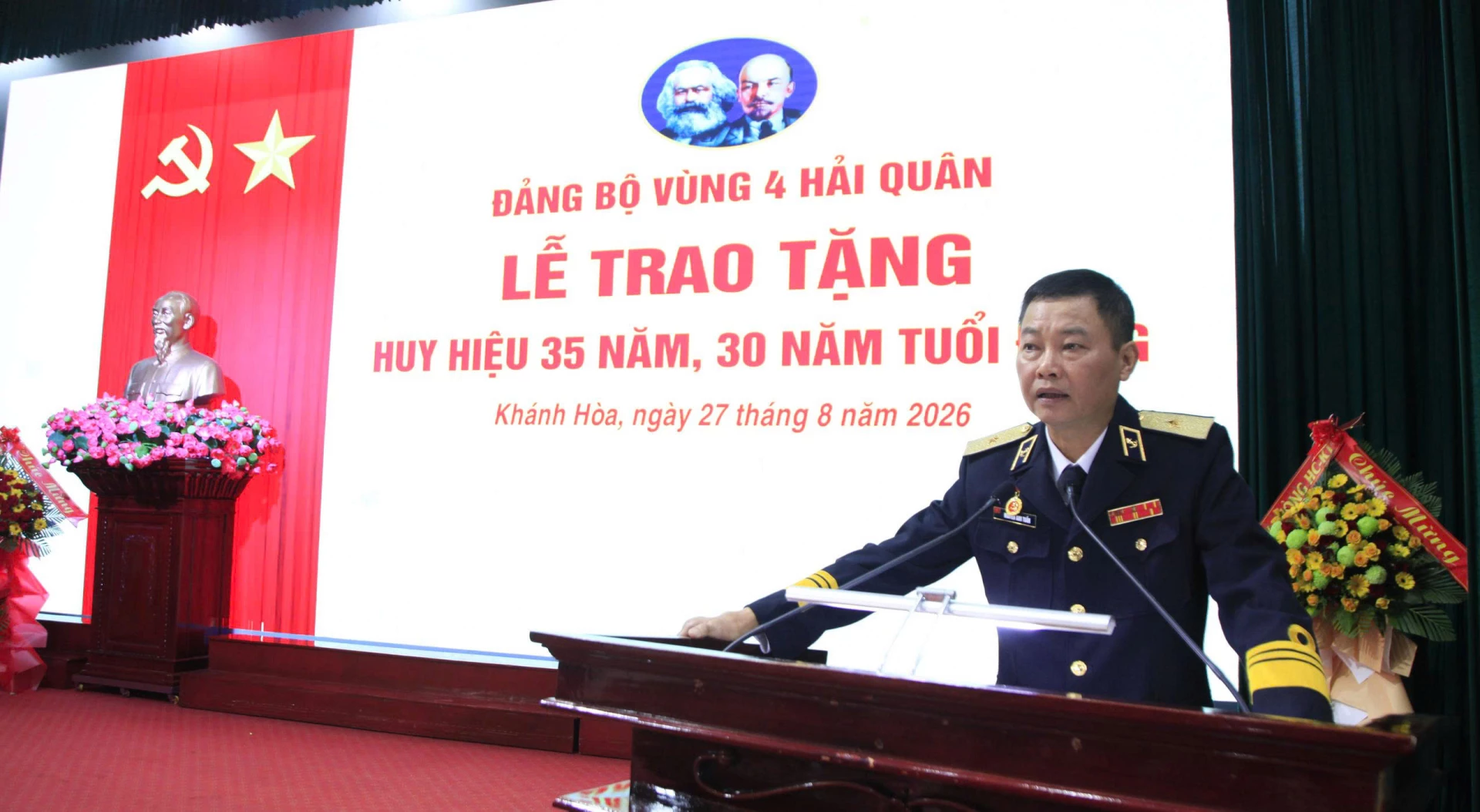 Chuẩn Đô đốc Nguyễn Anh Tuấn phát biểu tại buổi lễ. 