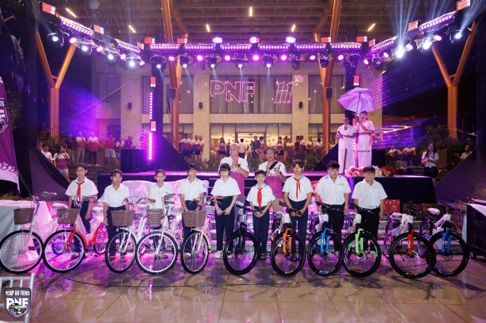 Câu lạc bộ Pickup and Friends trao 11 xe đạp cho học sinh có hoàn cảnh khó khăn
