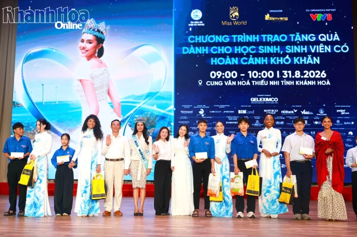Ban tổ chức Miss World 2026 trao quà cho 200 học sinh, sinh viên nghèo hiếu học tại Khánh Hòa