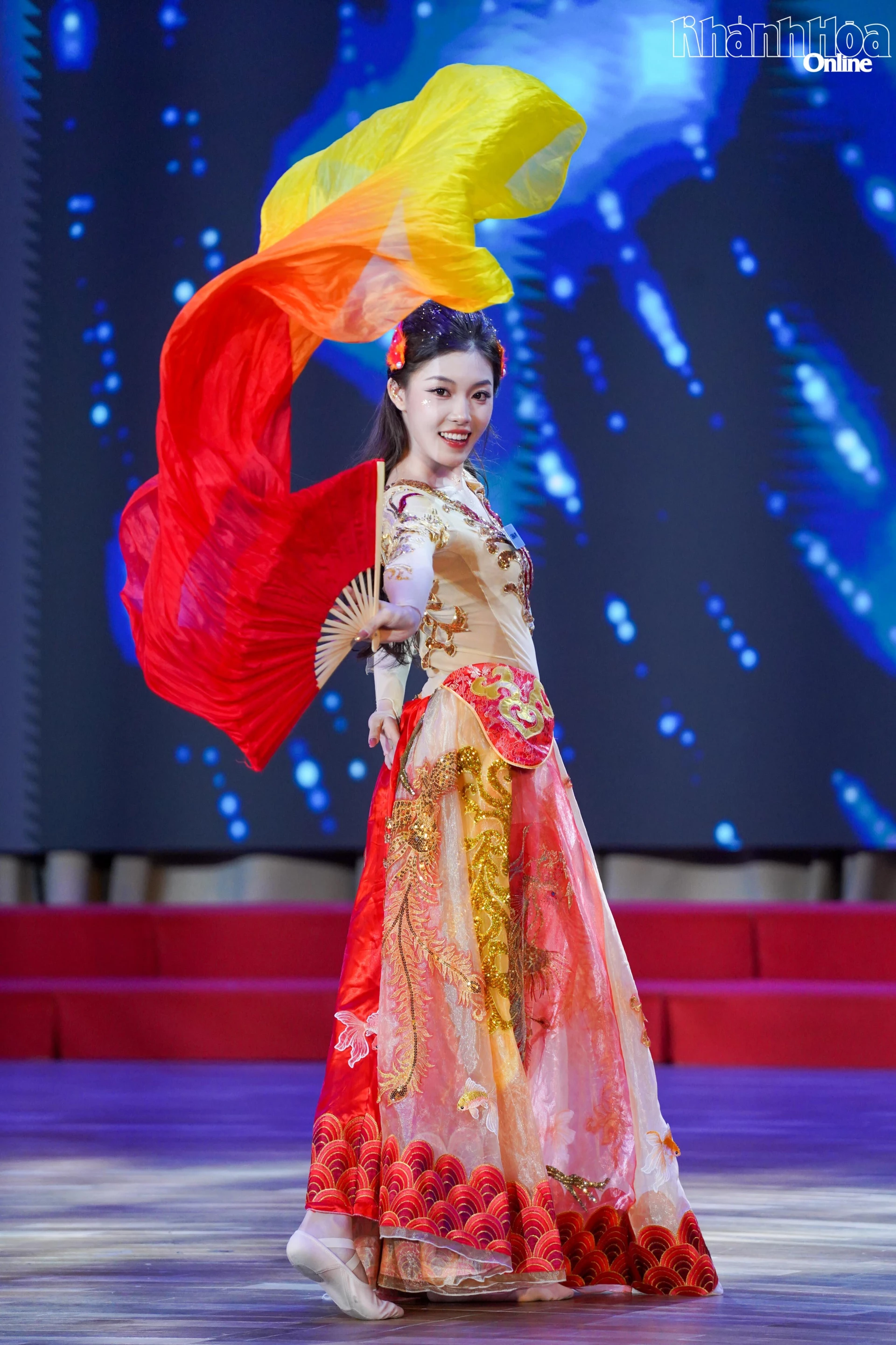 Yifei Dong of China perform a dance 

