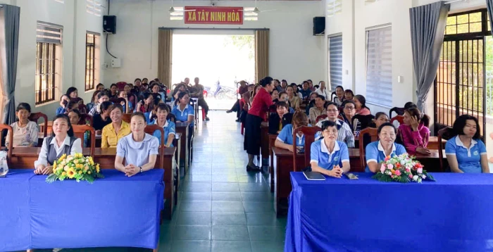 Hội Liên hiệp Phụ nữ xã Tây Ninh Hòa tổ chức tuyên truyền “Sống xanh từ thảo mộc quanh ta”