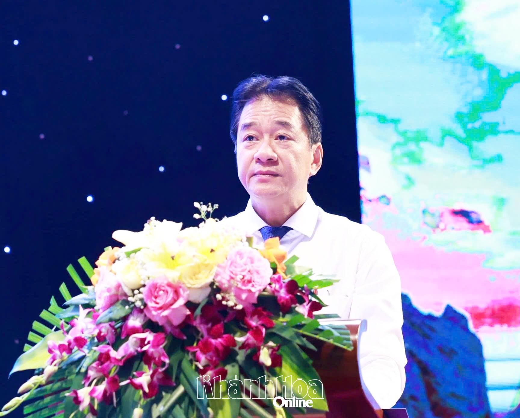 Phó Chủ tịch Thường trực UBND tỉnh Khánh Hòa Nguyễn Long Biên phát biểu tại hội nghị.