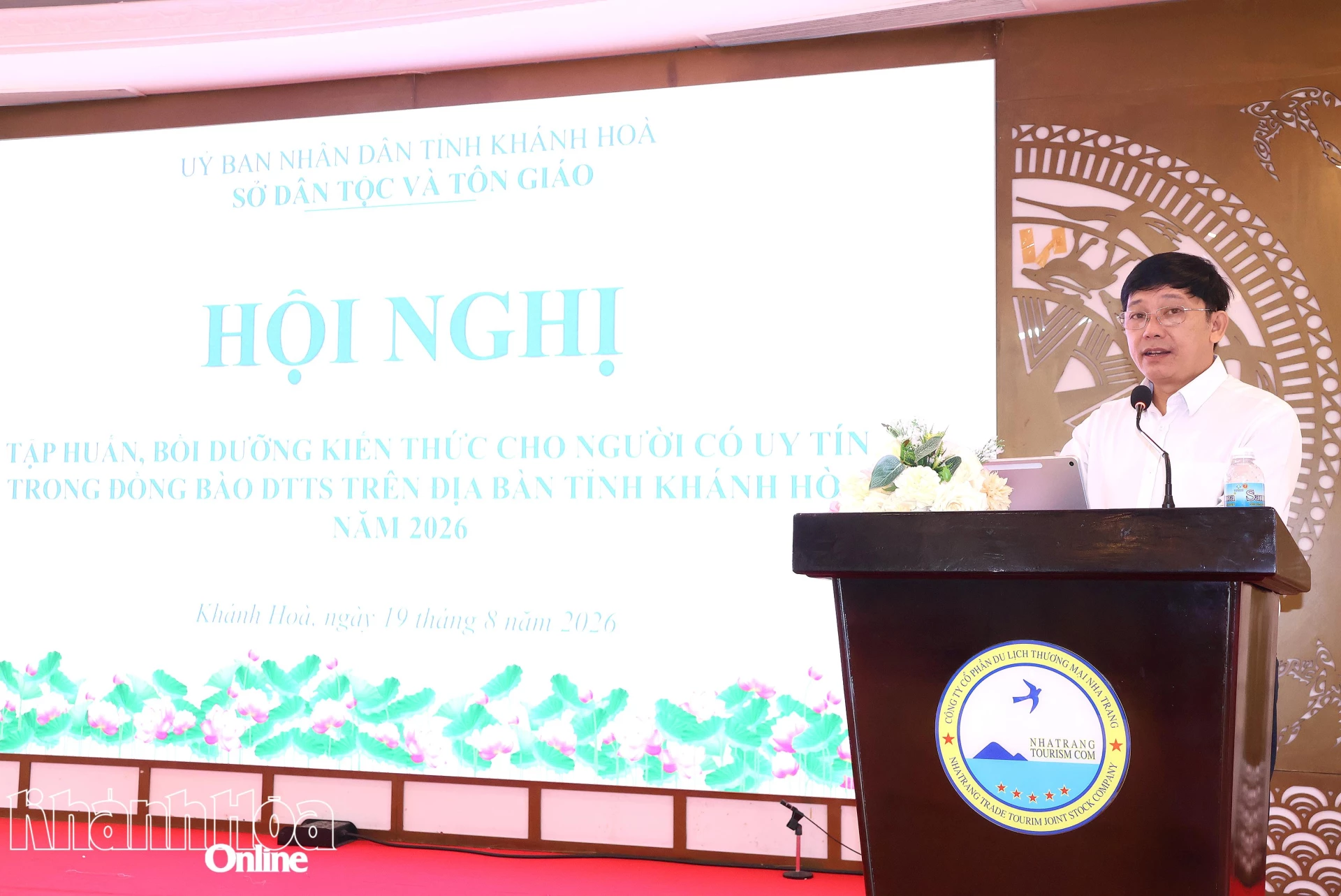 ông Bạch Văn Dương – Phó Giám đốc Sở Dân tộc và tôn giáo trình bày chuyên đề về các chương trình, chính sách dân tộc.