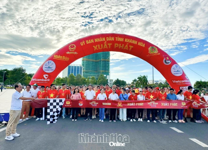 Hơn 3.000 người hưởng ứng chương trình “Cùng Việt Nam tiến bước”