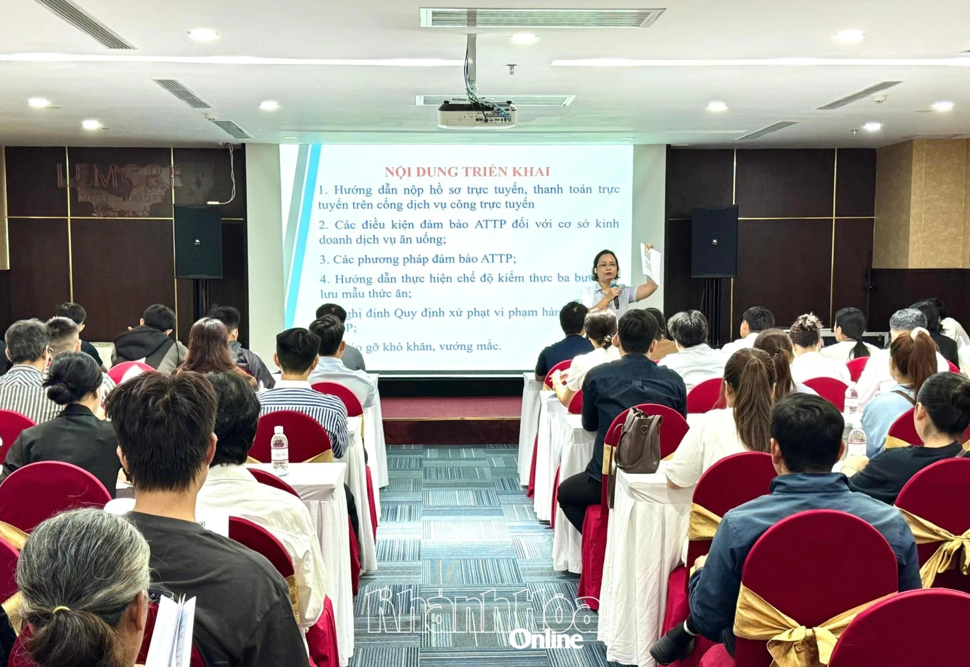 Quang cảnh buổi tập huấn.