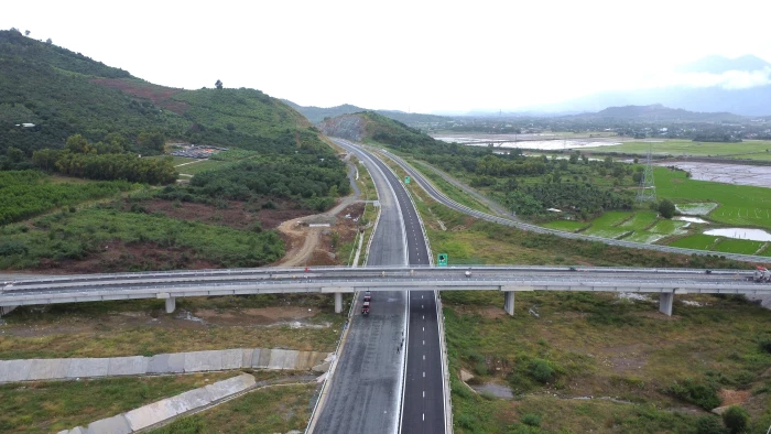 Phân luồng tại nút giao đường bộ cao tốc Vân Phong - Nha Trang và Khánh Hòa - Buôn Ma Thuột
