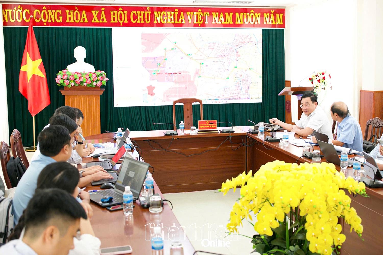 Quang cảnh cuộc họp.