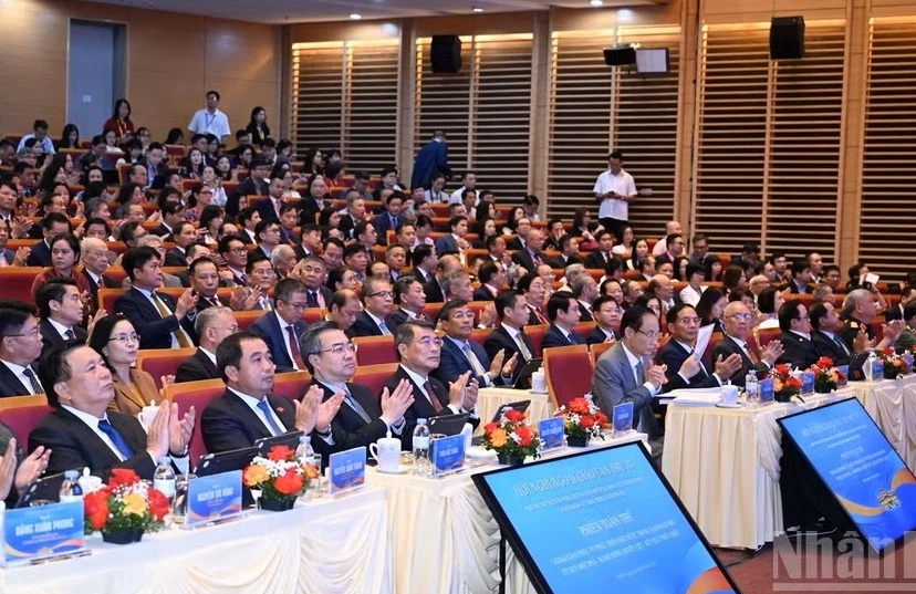 Thủ tướng Chính phủ Lê Minh Hưng và các đại biểu dự hội nghị. Ảnh: Báo Nhân Dân.
