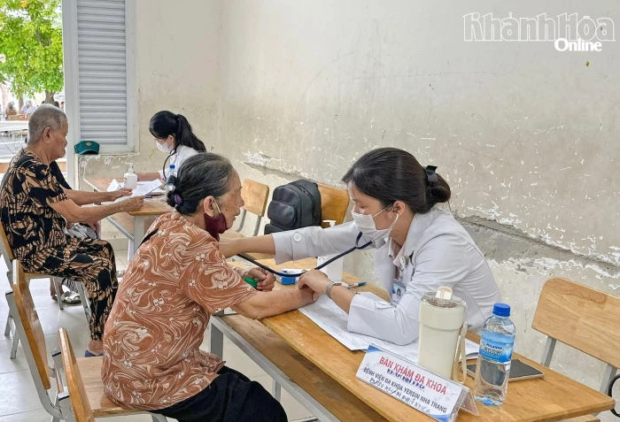 Phường Nha Trang khám sức khỏe định kỳ, khám sàng lọc miễn phí cho người dân