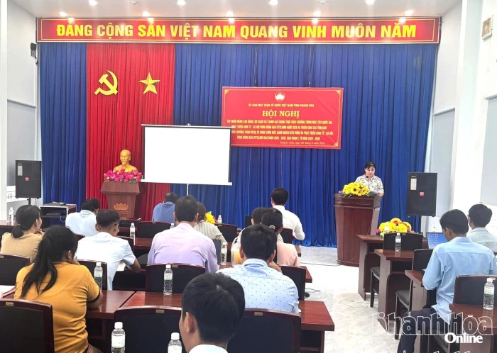 Tập huấn nâng cao năng lực giám sát thực hiện các chương trình mục tiêu quốc gia cho 5 xã khu vực Khánh Vĩnh