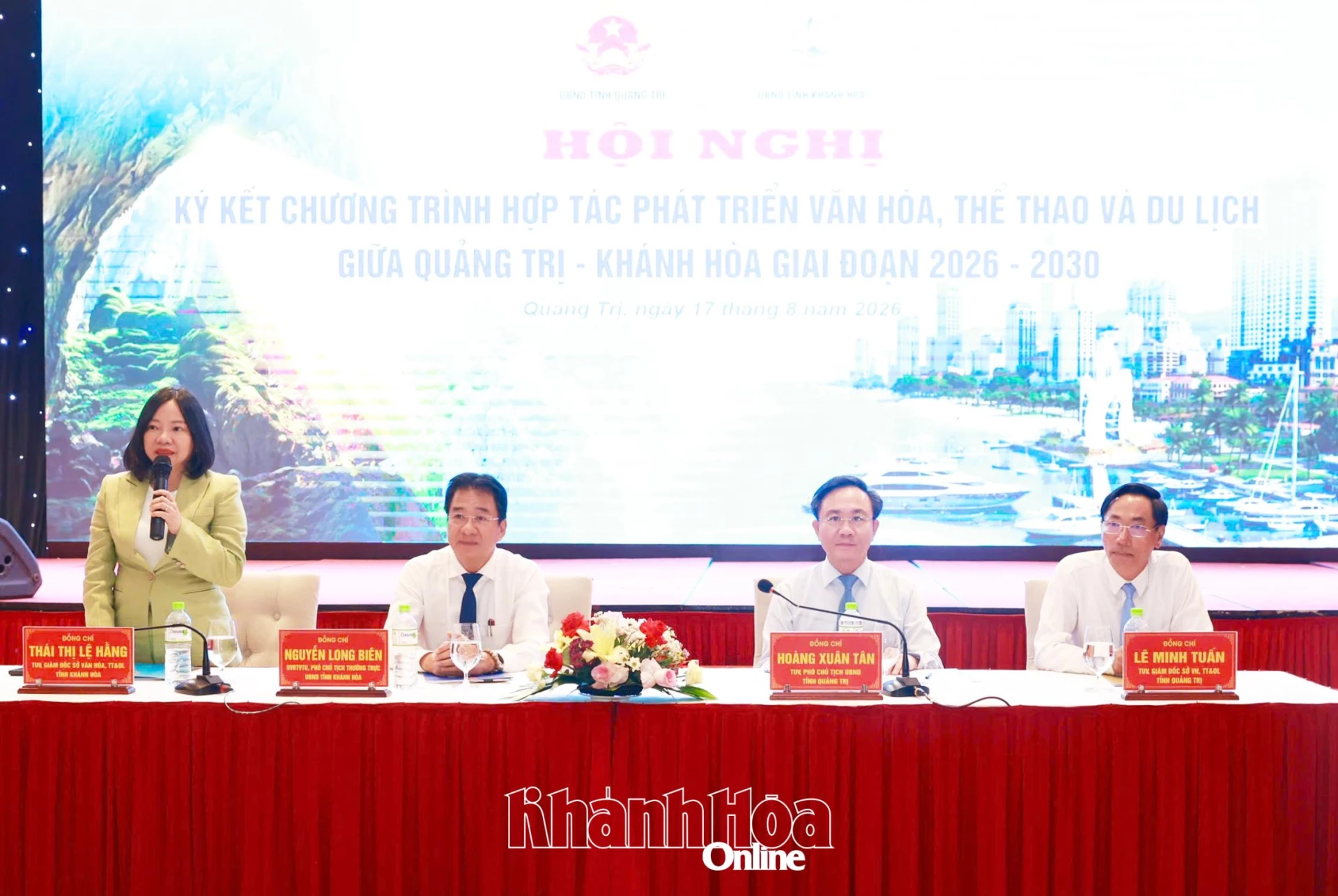 Lãnh đạo Sở Văn hóa, Thể thao và Du lịch Khánh Hòa phát biểu tại hội nghị.