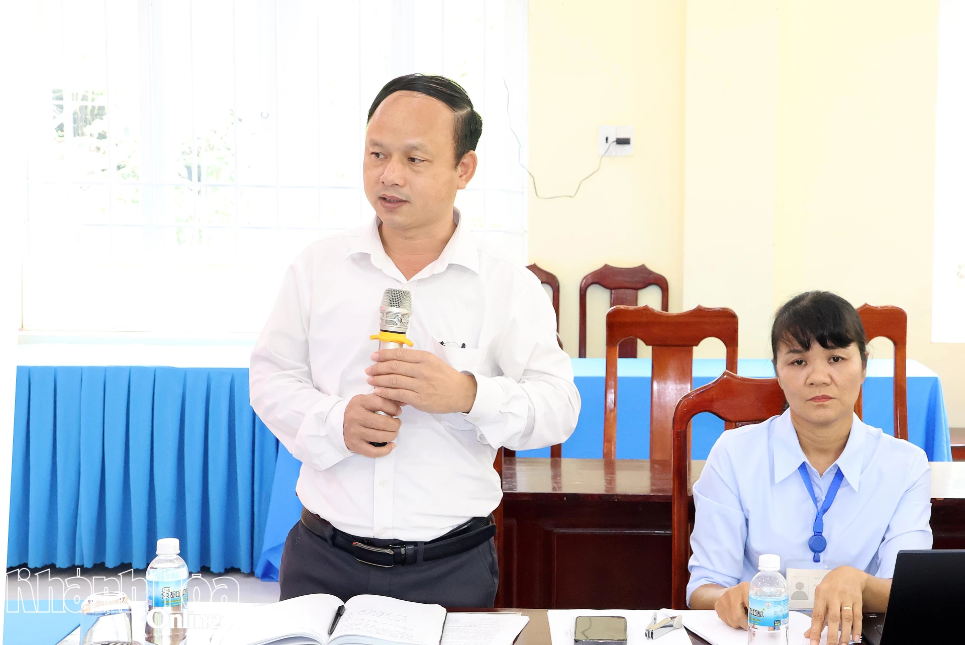 Lãnh đạo xã Cam Hiệp phát biểu tại buổi kiểm tra.