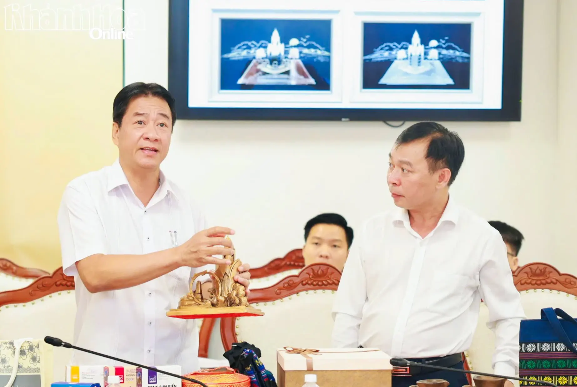 Xây dựng bộ sản phẩm quà tặng phục vụ quảng bá tỉnh Khánh Hòa