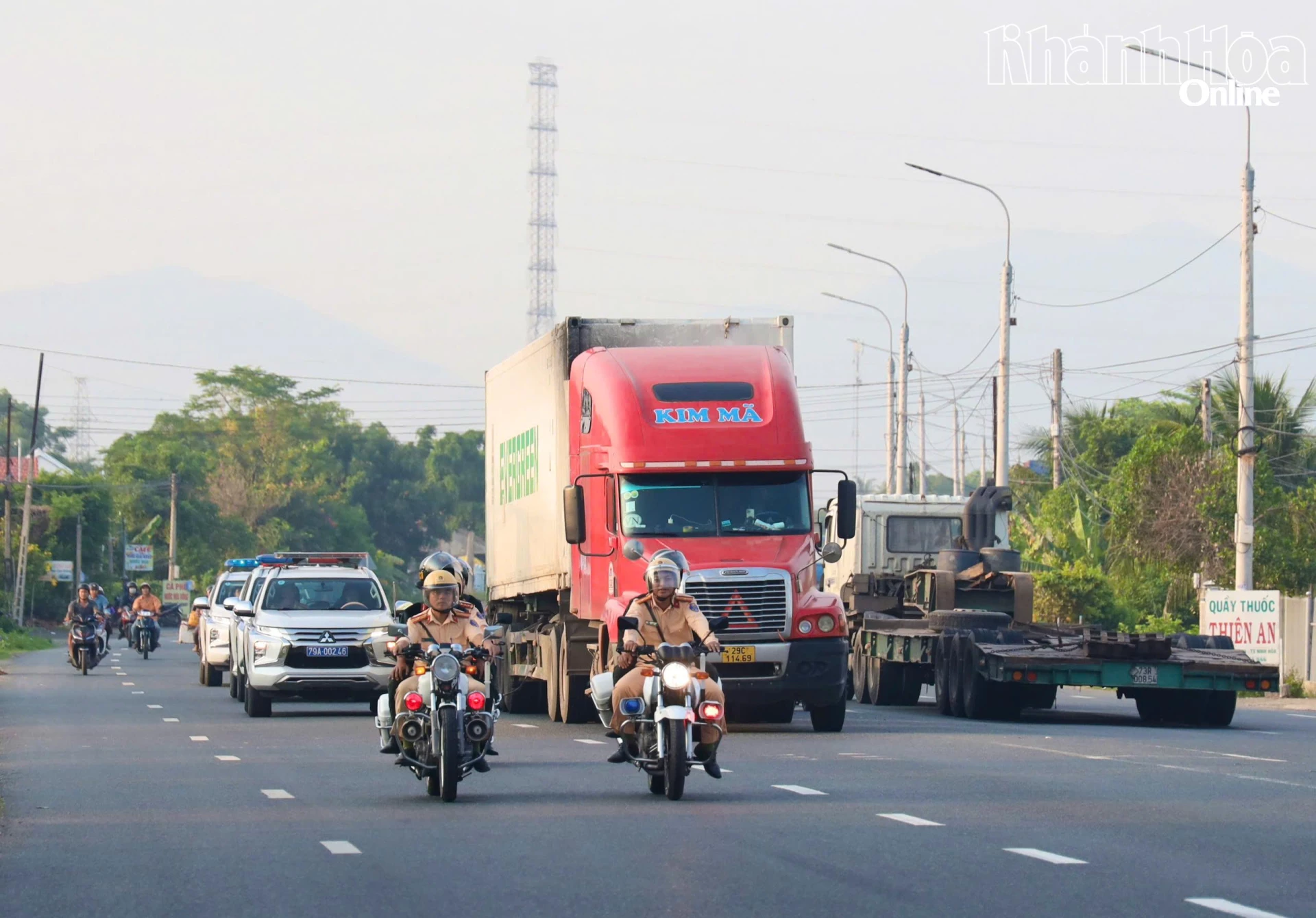 Lực  lượng  Cảnh sát giao thông đường bộ tuần tra, kiểm  soát  trên  tuyến Quốc  lộ 1