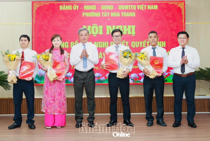 Phường Tây Nha Trang tổ chức Hội nghị công bố các quyết định về tổ chức bộ máy và công tác cán bộ