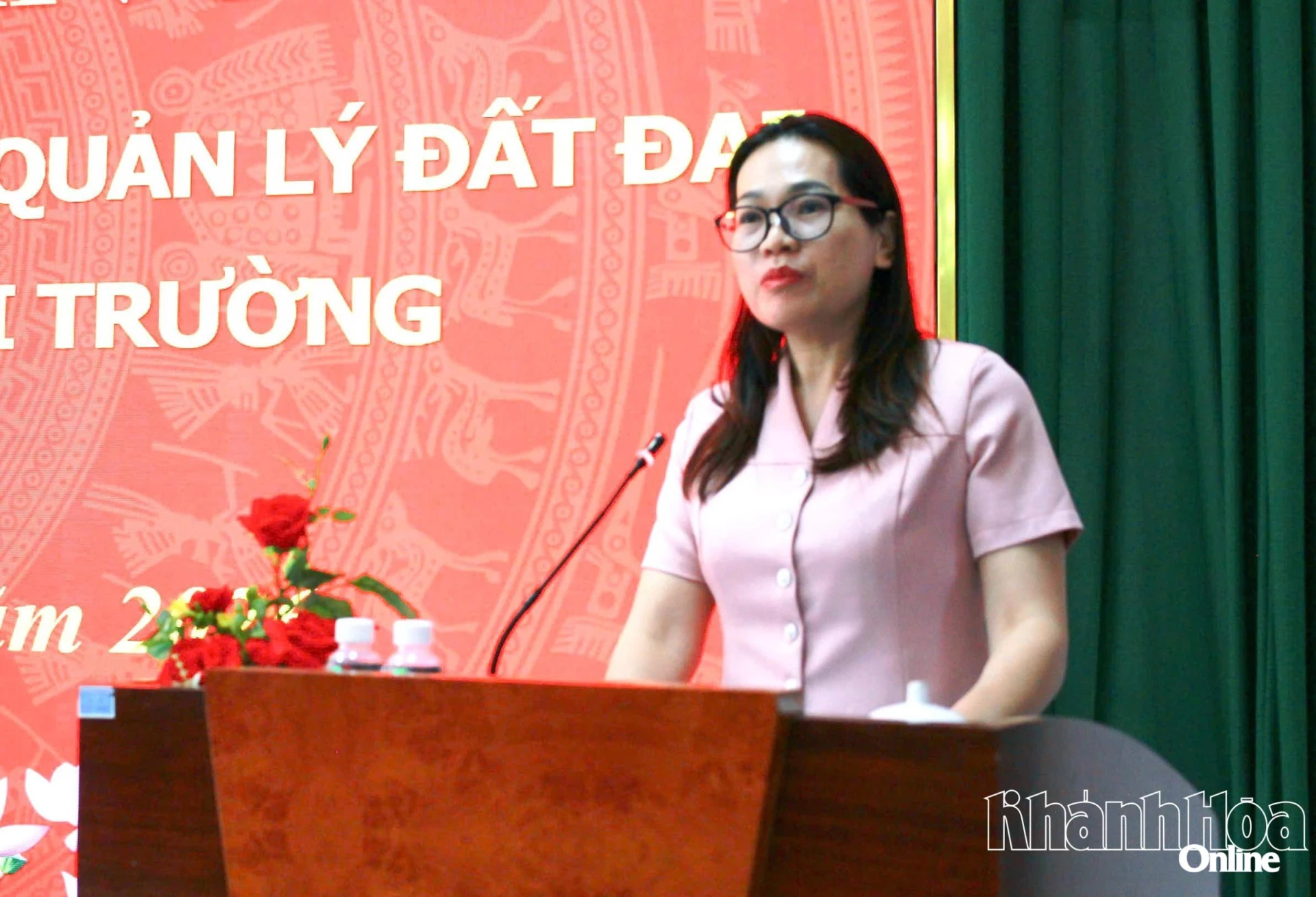 Lãnh đạo Sở Nội vụ phát biểu khai giảng lớp bồi dưỡng.