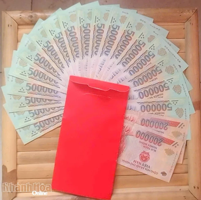 Nhân viên Bến tàu Du lịch Nha Trang nhặt được và trả lại gần 10 triệu đồng cho du khách