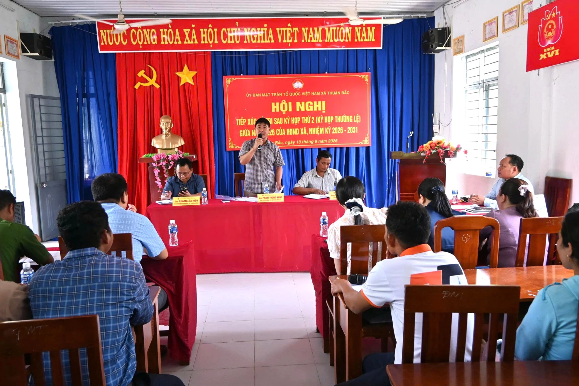 Quang cảnh hội nghị tiếp xúc cử tri tại thôn Phước Kháng.