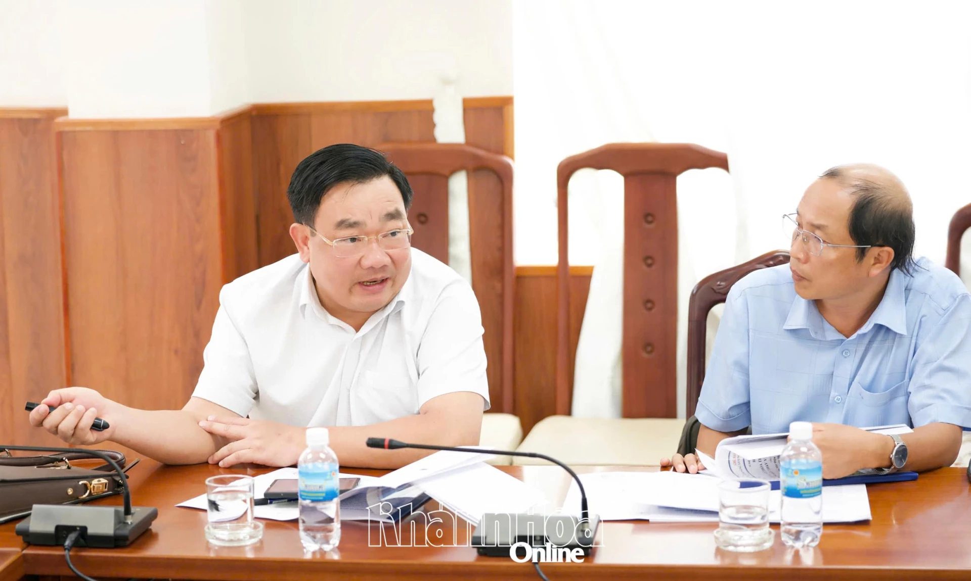 Phó Chủ tịch UBND tỉnh Trịnh Minh Hoàng phát biểu chỉ đạo tại cuộc họp.