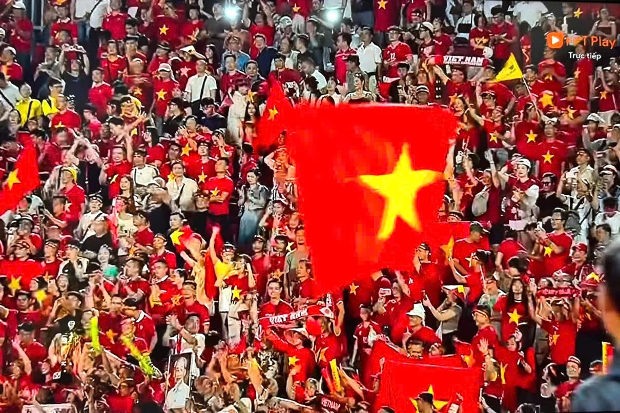 Cổ động viên Việt Nam luôn là điểm tựa cho đội tuyển mỗi khi thi đấu,