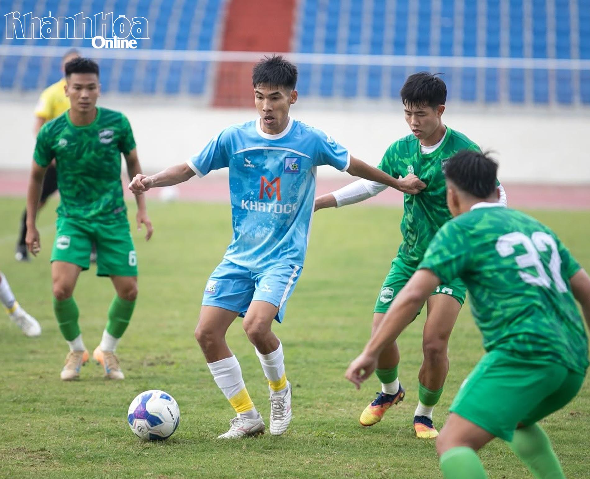 Khatoco Khanh Hoa play a friendly match with Lam Dong. (Photo: Khatoco Khanh Hoa FC)