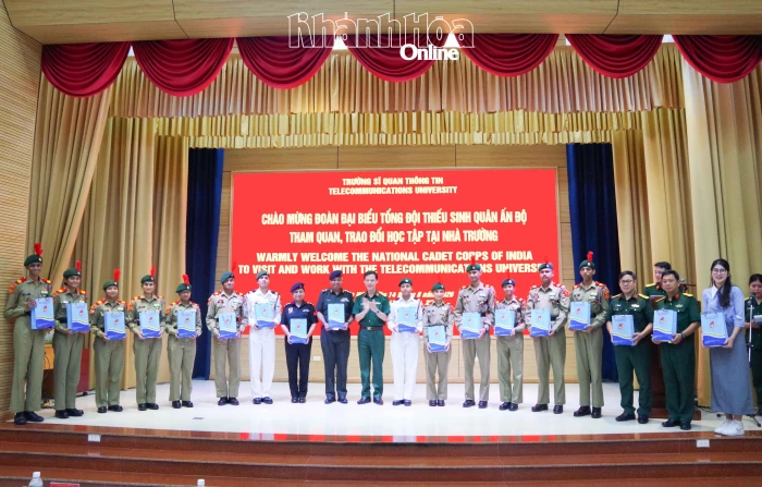 Trường Sĩ quan Thông tin đón đoàn đại biểu Tổng đội Thiếu sinh quân Ấn Độ đến thăm, giao lưu