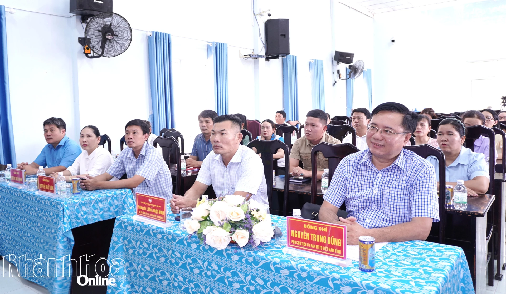 Các đại biểu tham dự hội nghị.